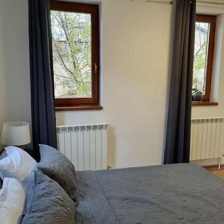 Cozy Apartment Near City Center Bukarest Exteriör bild
